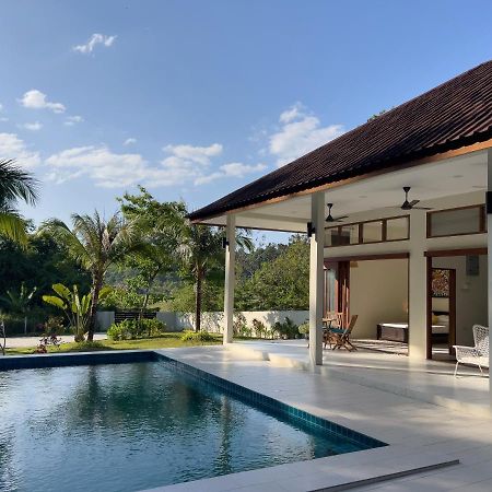 Villa Meranti - Spacious Private Pool Villa Пантай-Сенанг Экстерьер фото