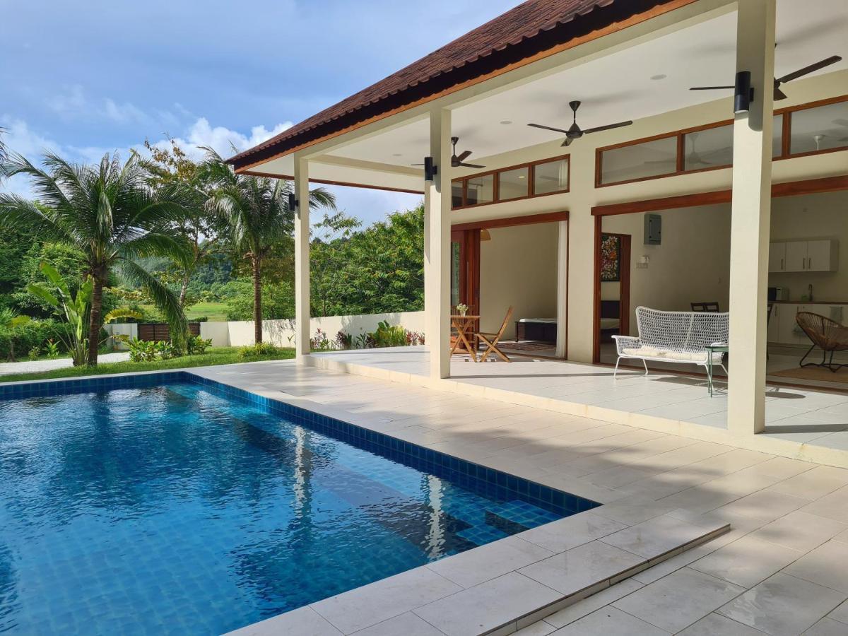 Villa Meranti - Spacious Private Pool Villa Пантай-Сенанг Экстерьер фото