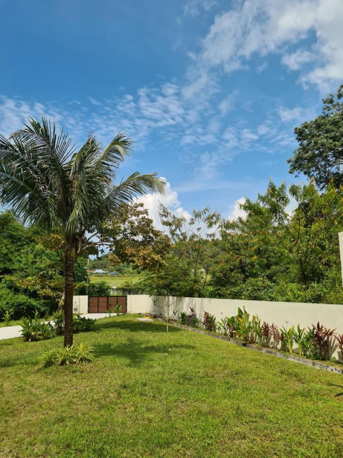 Villa Meranti - Spacious Private Pool Villa Пантай-Сенанг Экстерьер фото