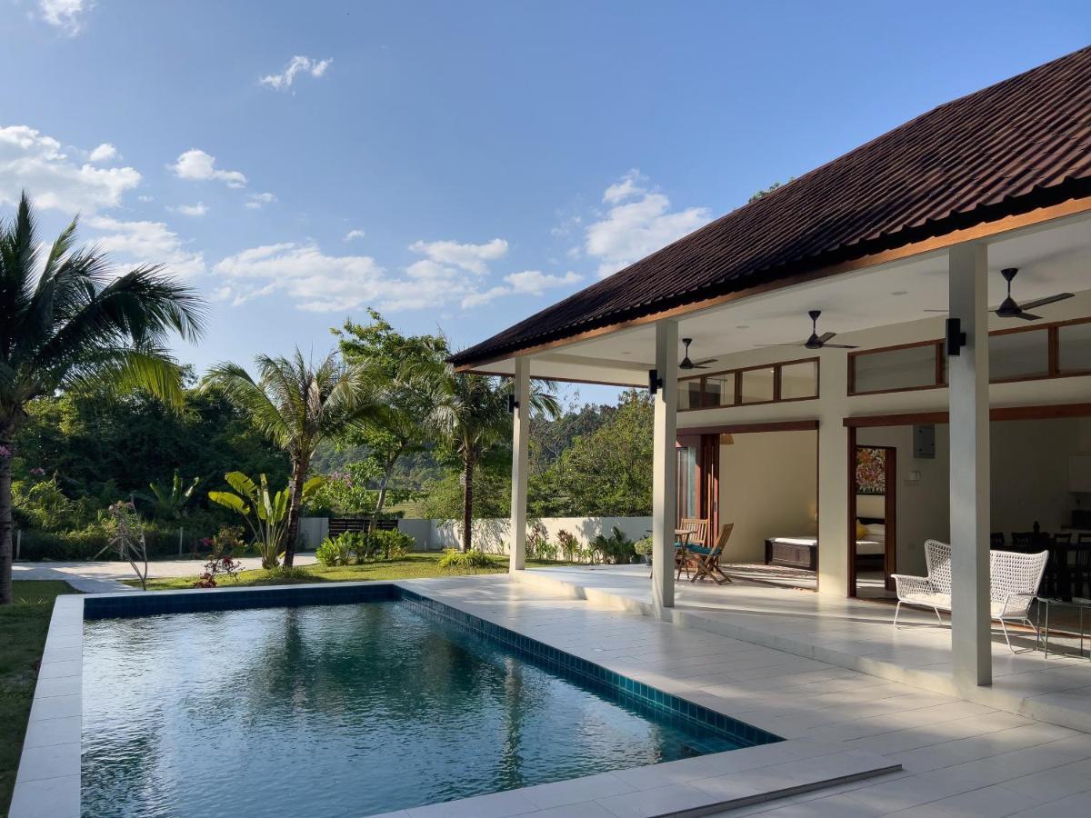 Villa Meranti - Spacious Private Pool Villa Пантай-Сенанг Экстерьер фото