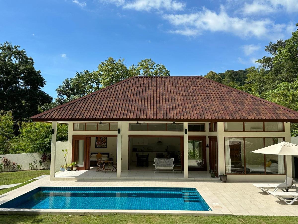Villa Meranti - Spacious Private Pool Villa Пантай-Сенанг Экстерьер фото