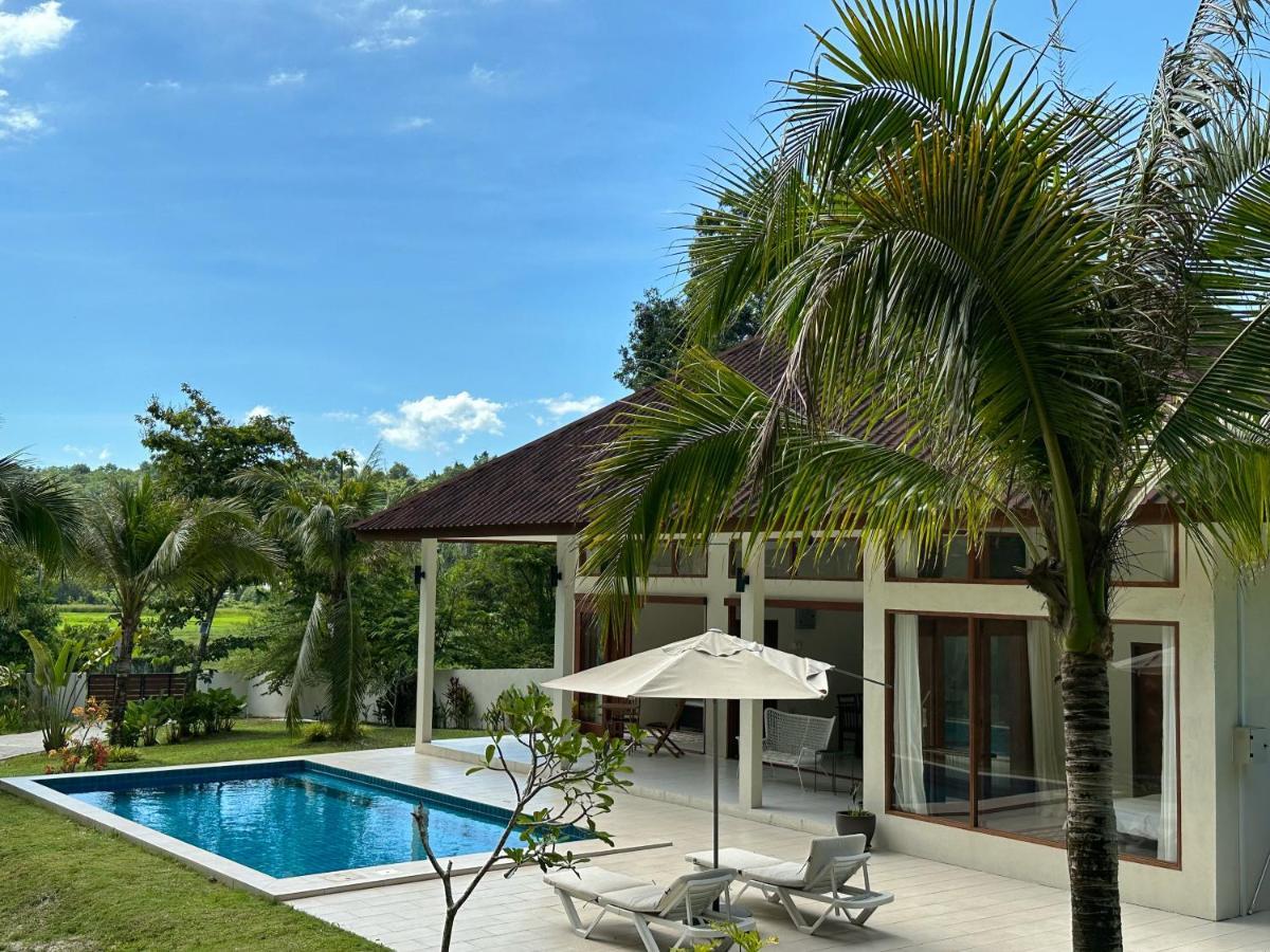 Villa Meranti - Spacious Private Pool Villa Пантай-Сенанг Экстерьер фото