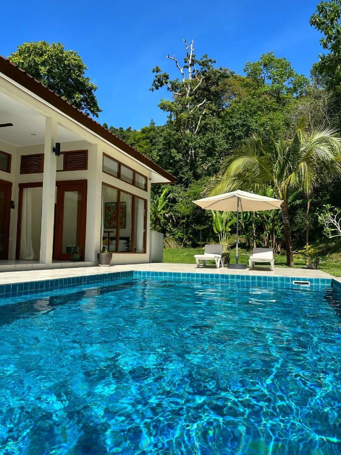 Villa Meranti - Spacious Private Pool Villa Пантай-Сенанг Экстерьер фото