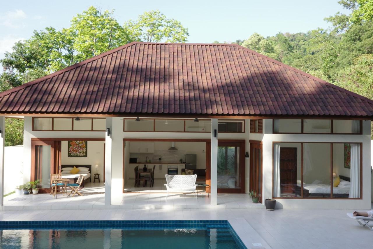 Villa Meranti - Spacious Private Pool Villa Пантай-Сенанг Экстерьер фото